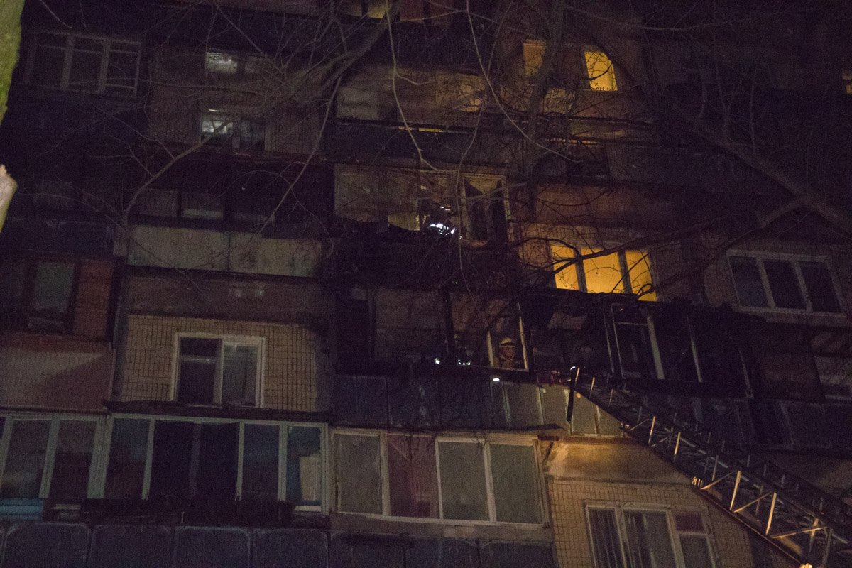 Горели балконы на шестом и седьмом этажах