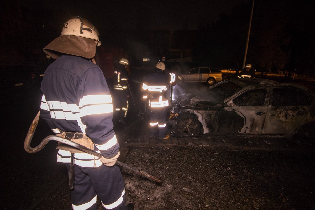 Говорят, что гореть машина начала гореть с задней части