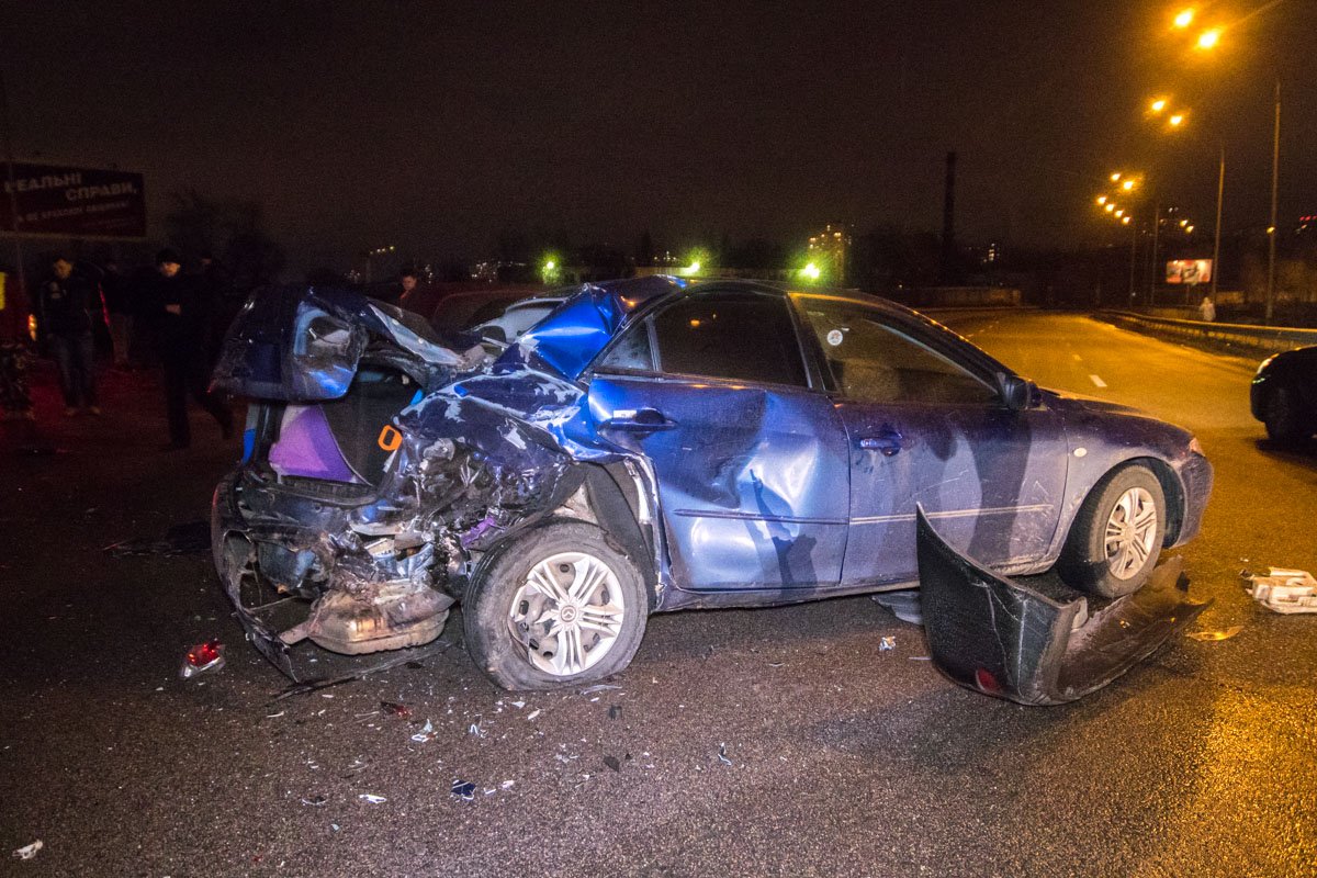 Вначале произошло небольшое ДТП между автомобилями Mazda 6 и Alfa Romeo