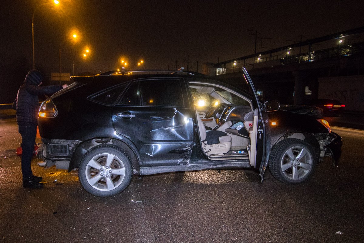 От столкновения в Lexus произошла утечка газа