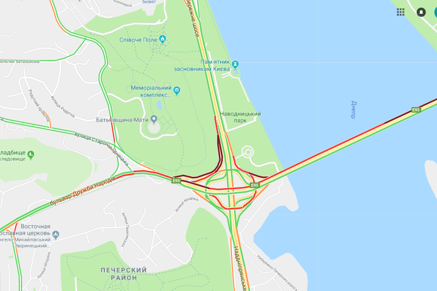 Возле Родины-Мать тоже есть проблемные участки Возле Родины-Мать тоже есть проблемные участки