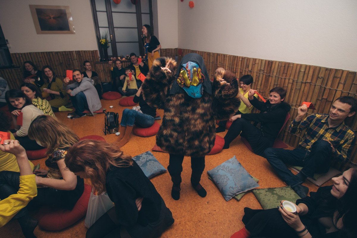 Нянь — страшное лютое чудовище с рогами на голове, жившее в древнем Китае