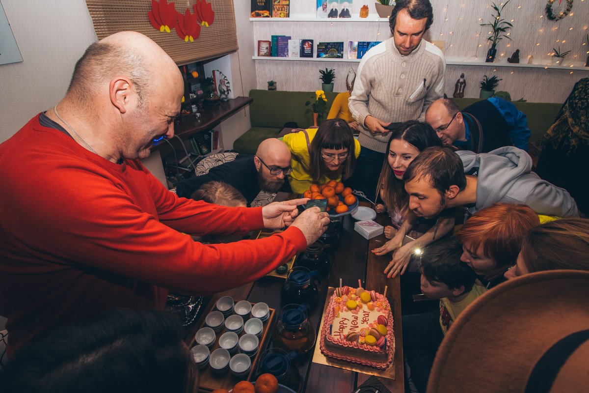 Погасили свечи и загадали желание - чтобы в новом году все было хорошо:)