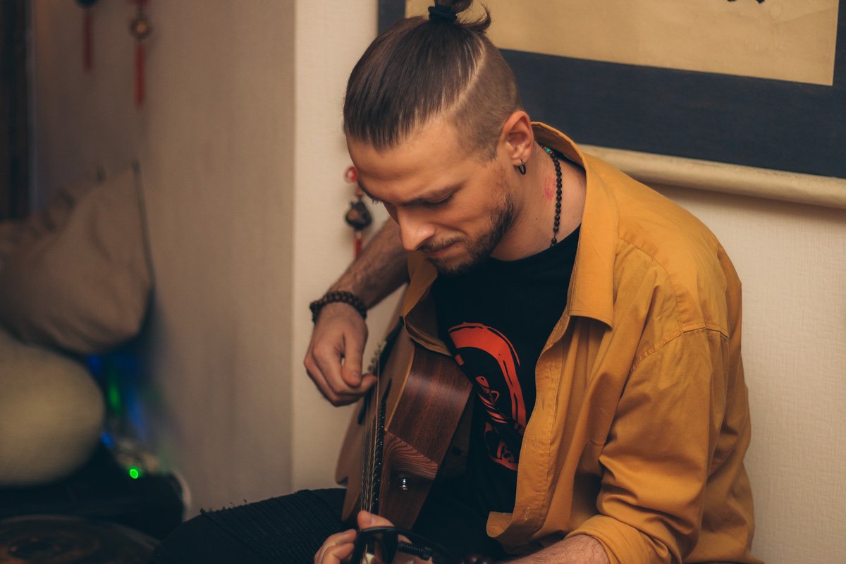 В таком спокойном и уютном праздновании есть свой неповторимый шарм