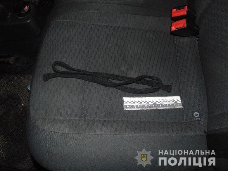 В Киеве трое мужчин заказали себе такси, на котором катались по городу В Киеве трое мужчин заказали себе такси, на котором катались по городу