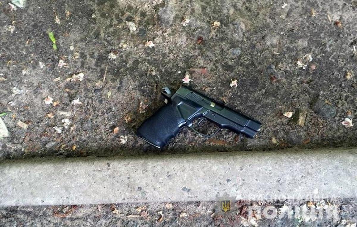 Во время побега подозреваемый стрелял в полицейских Во время побега подозреваемый стрелял в полицейских