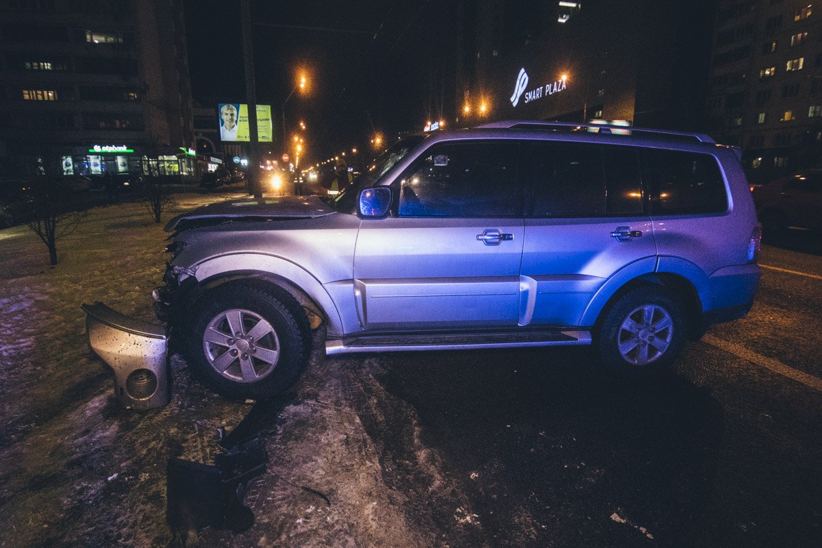 Водителя внедорожника госпитализировали