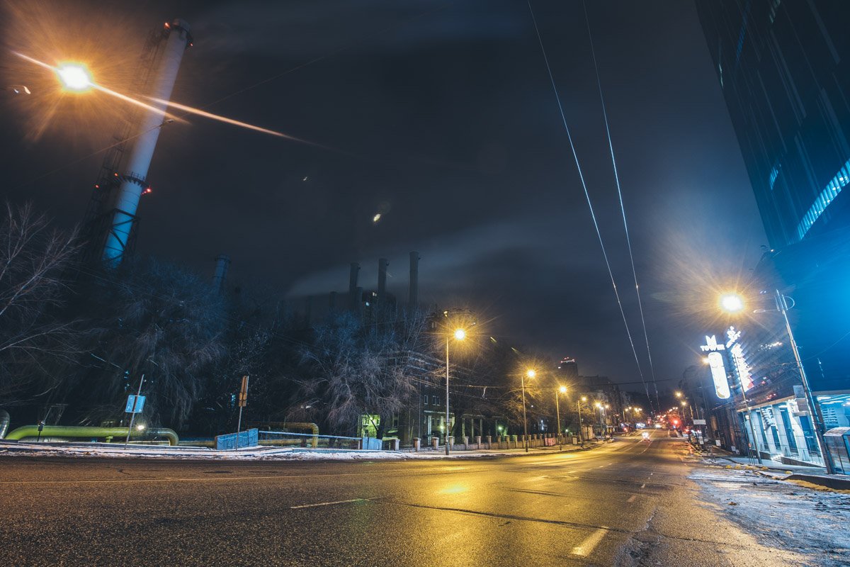 Улица является прямым сообщением Соломенки с центром