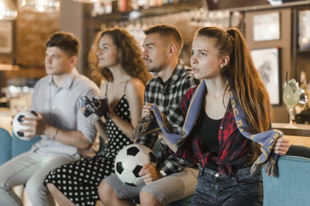 Сделайте вид, что обожаете футбол и вы покорите сердце мужчины