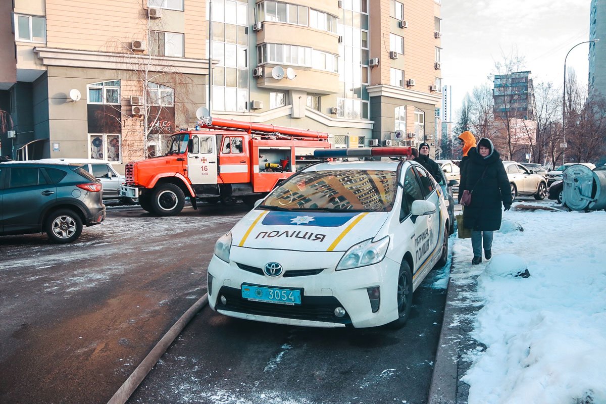 На месте работали две единицы пожарно-спасательной техники, а также дежурили патрульные