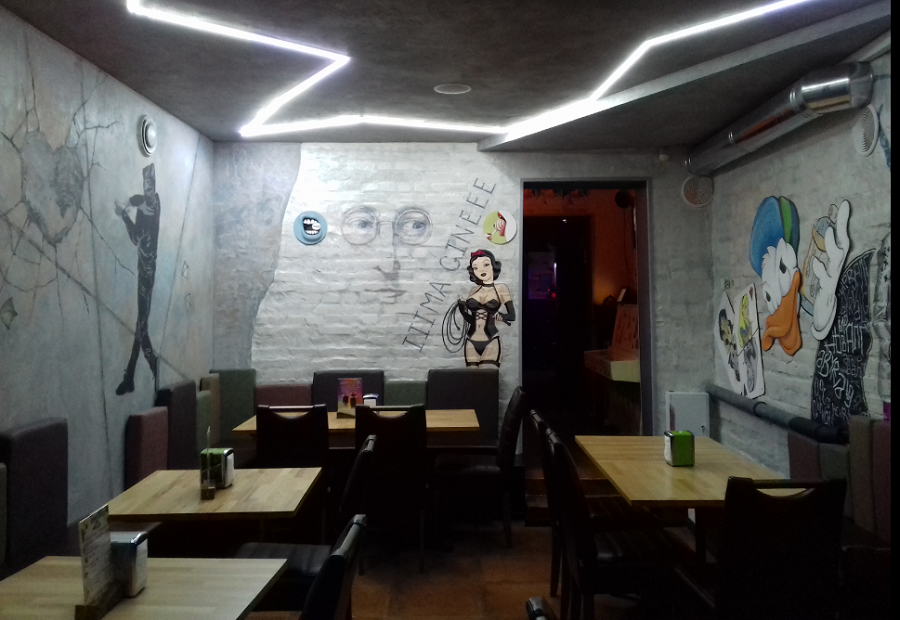 Уже в воскресенье за этими столами будут смеяться люди. Много смеяться) Уже в воскресенье за этими столами будут смеяться люди. Много смеяться)