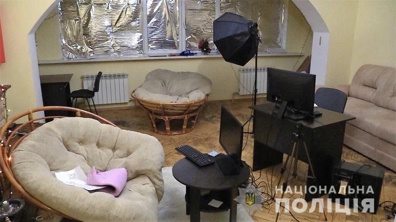 В Киеве мужчина арендовал четырехэтажный дом и сделал из него порностудию