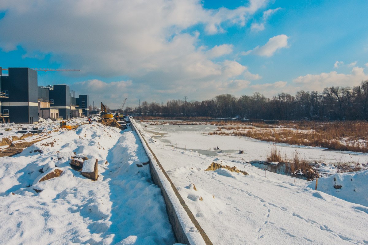 Отметим, что по соседству уже идет строительство, но не парка. ТРЦ Blockbuster Mall расширяется, у него появится еще одно масштабное помещение Отметим, что по соседству уже идет строительство, но не парка. ТРЦ Blockbuster Mall расширяется, у него появится еще одно масштабное помещение