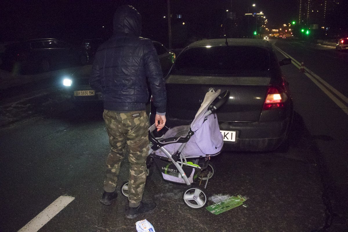 7 февраля в Киеве по адресу улица Старосельская, 15 автомобиль Renault сбил пешехода 7 февраля в Киеве по адресу улица Старосельская, 15 автомобиль Renault сбил пешехода