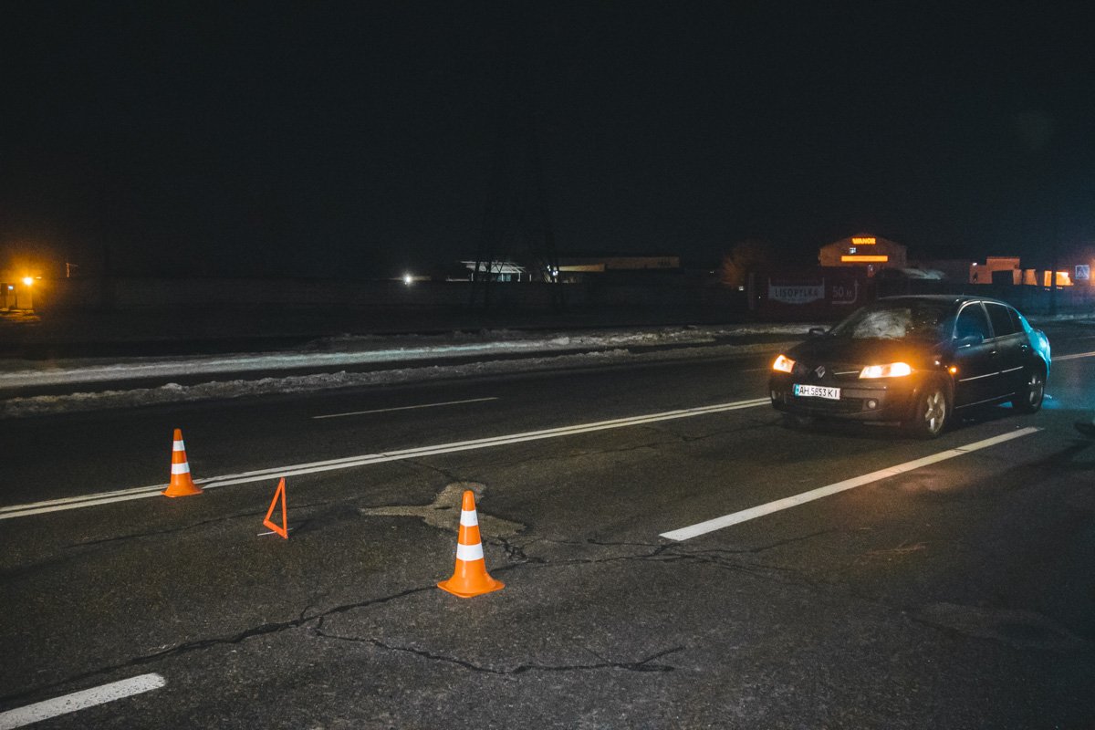 Пытаясь уйти от наезда на пешехода, водитель выехал на встречную полосу движения Пытаясь уйти от наезда на пешехода, водитель выехал на встречную полосу движения