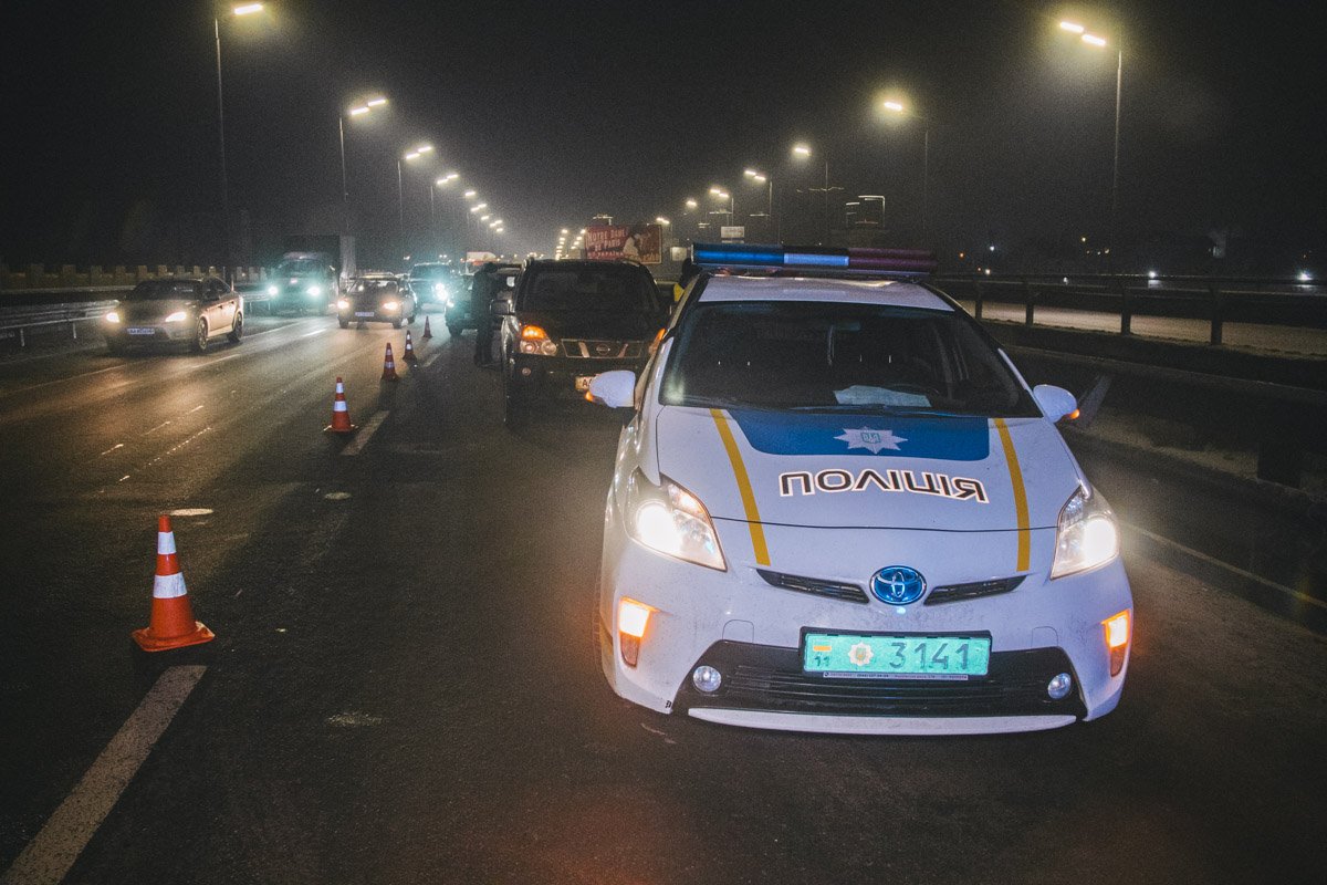 На месте происшествия работали 3 наряда полиции и карета скорой помощи На месте происшествия работали 3 наряда полиции и карета скорой помощи