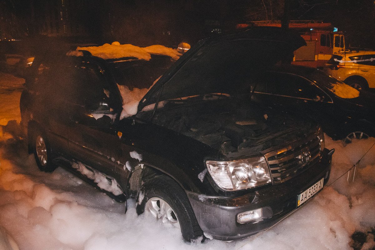 На проспекте Соборности, 13 горел внедорожник 