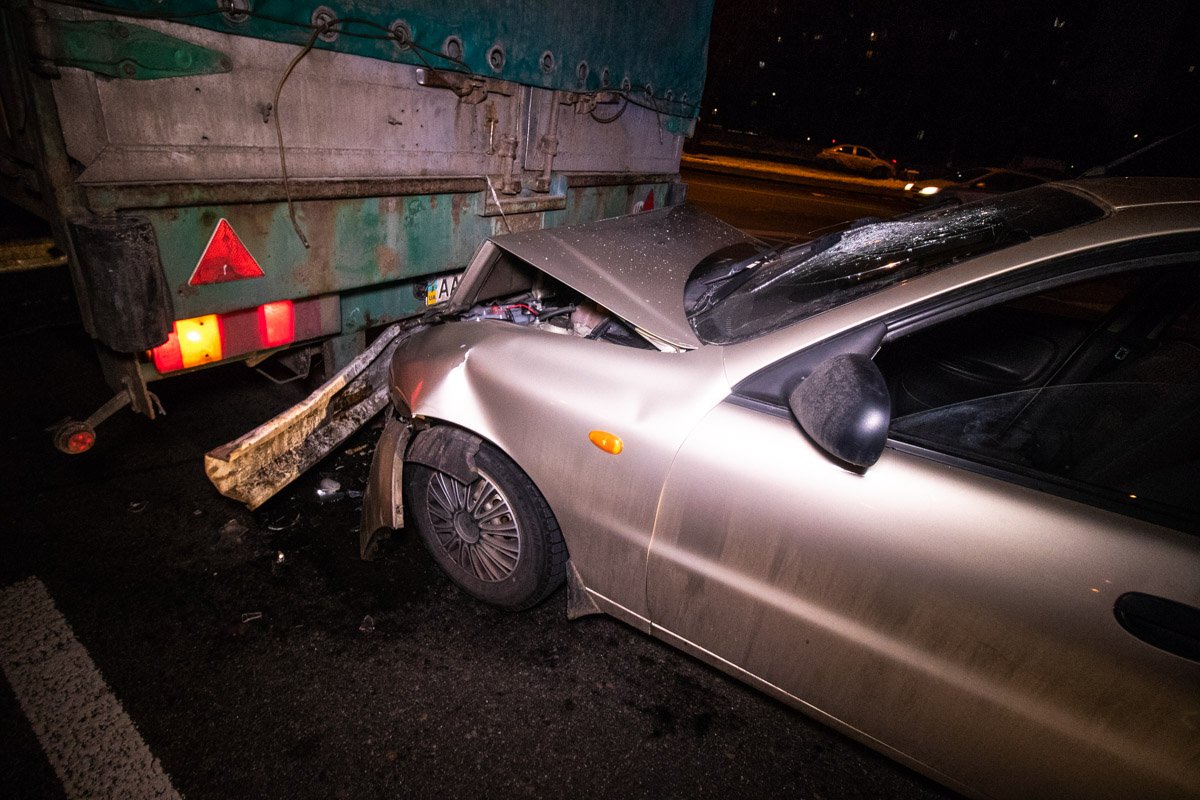 Водителя легковушки госпитализировали в больницу