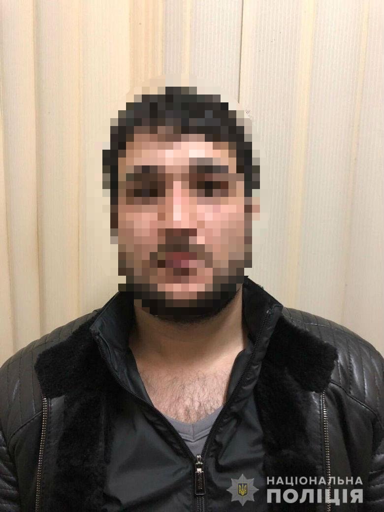 У девушки был подельник, который продавал украденные вещи