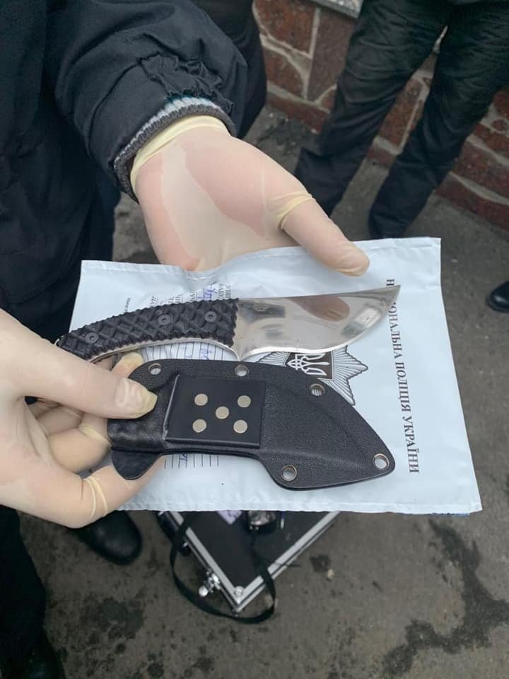 У задержанных изъяли ножи У задержанных изъяли ножи