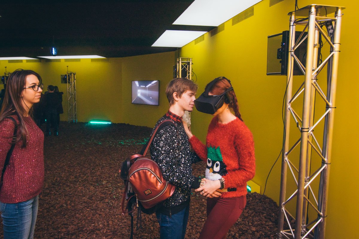 Зрителям предложили надеть VR-очки, чтобы очутиться в диком лесу