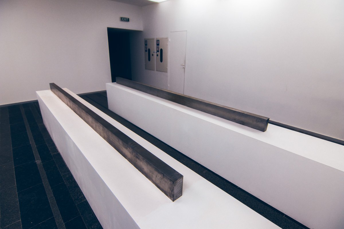 Дениел Тернер переплавил старые металлические кровати, найденные в закромах Винницкой областной психоневрологической больнице