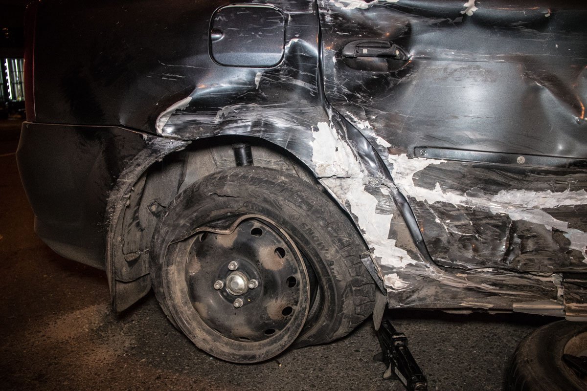 Предварительно, водитель Renault проехал на запрещающий сигнал светофора Предварительно, водитель Renault проехал на запрещающий сигнал светофора