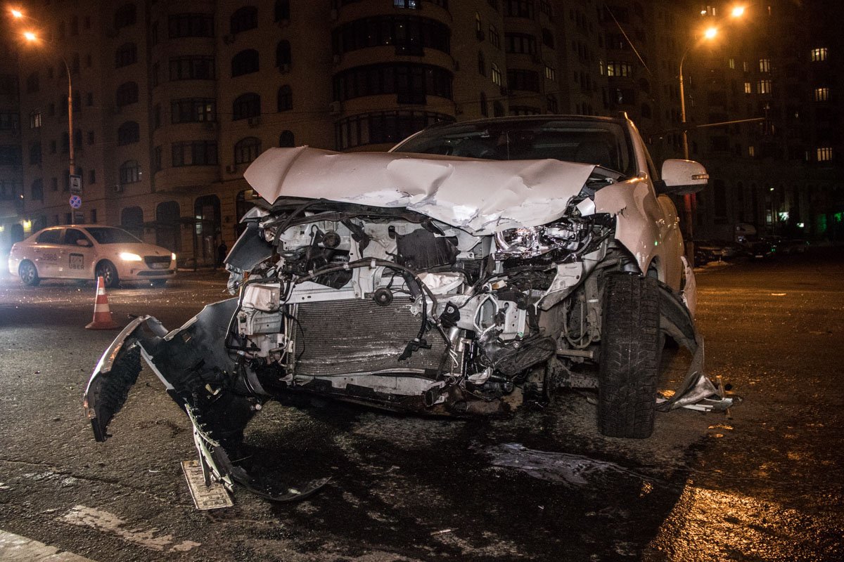 Двоих девушек из Mitsubishi госпитализировали в больницу Двоих девушек из Mitsubishi госпитализировали в больницу