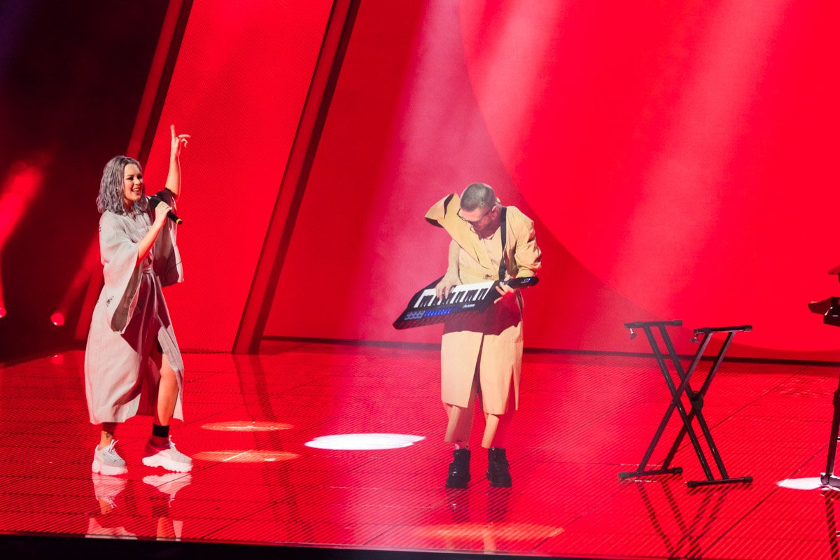 Солистка группы YUKO, имея российское гражданство, говорила на украинском языке и исполнила песню с мотивами народного фольклора