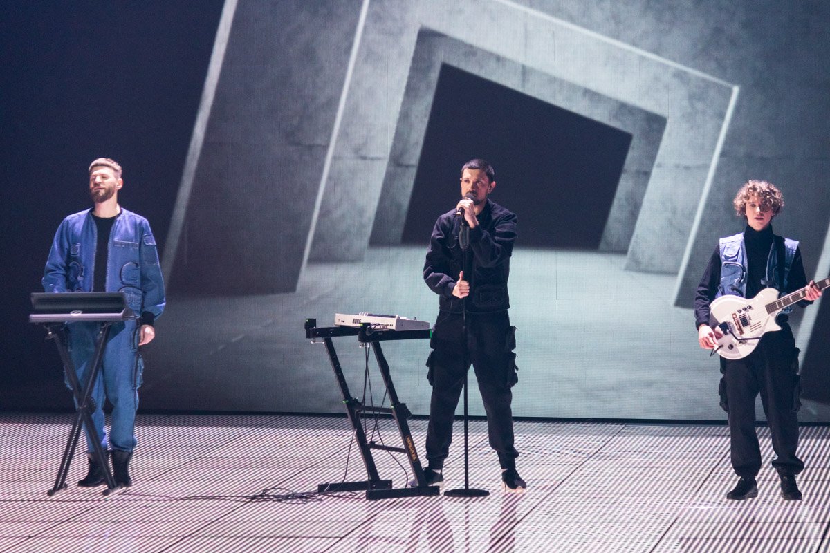 Группа Bahroma не слишком запомнилась судьям, они очень спокойно отреагировали на происходящее на сцене