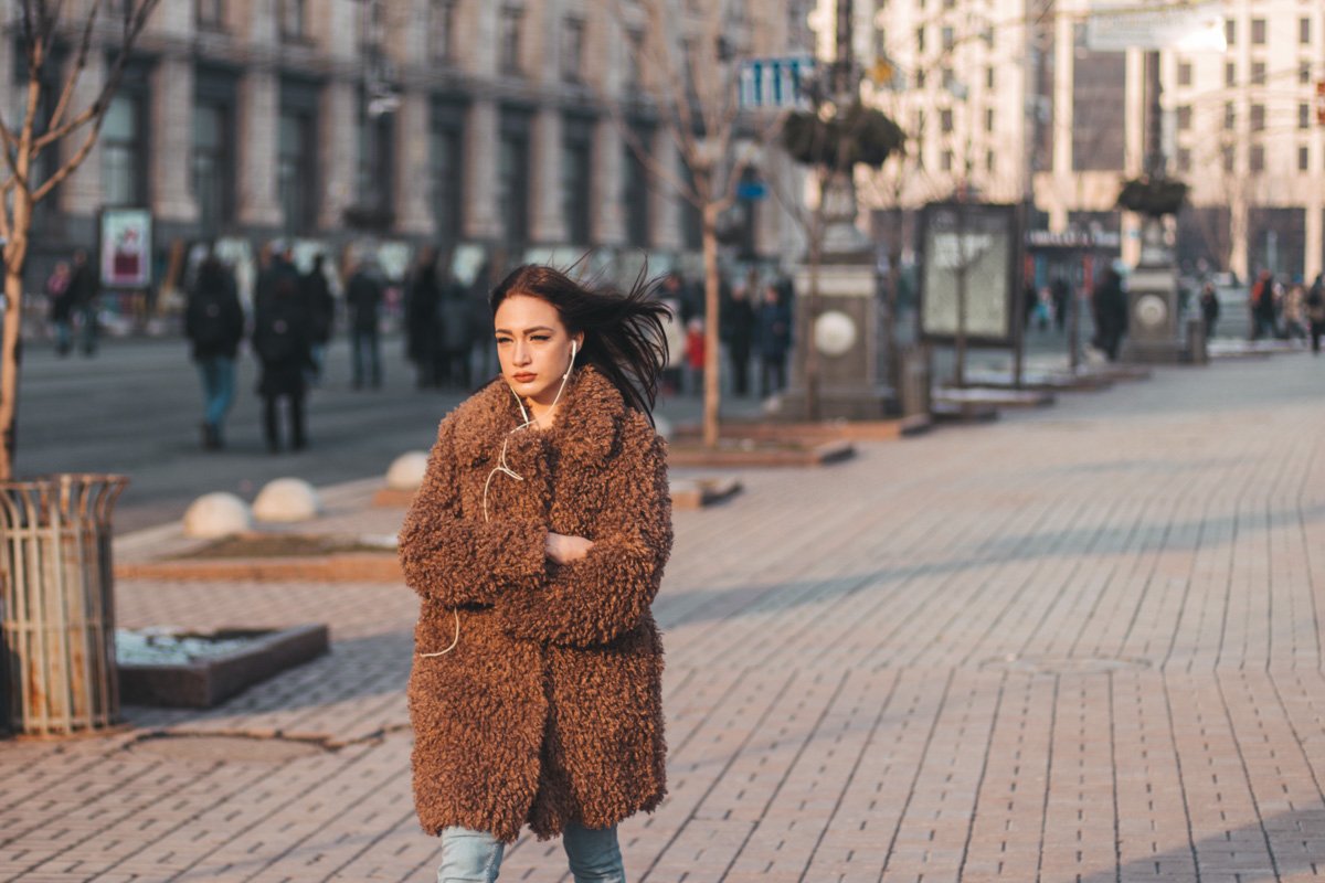 Модельной походкой спешит по делам 