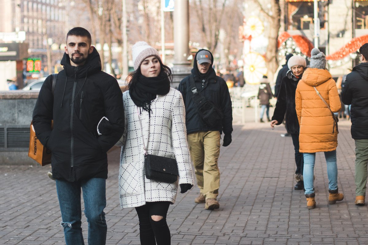 Уже присматривает подарок, который хочет получить на День святого Валентина 