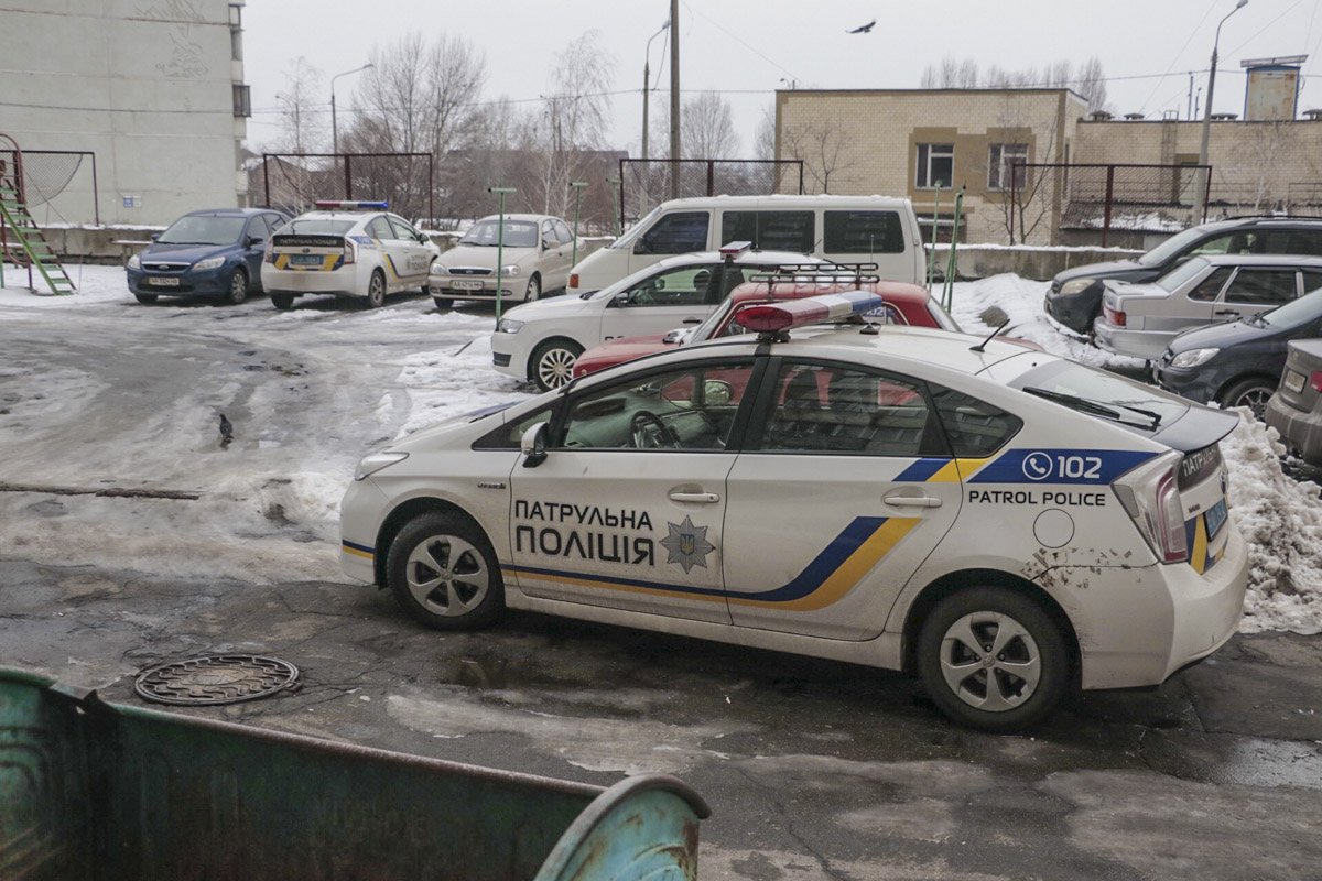 Также на месте происшествия работали четыре экипажа полиции Также на месте происшествия работали четыре экипажа полиции