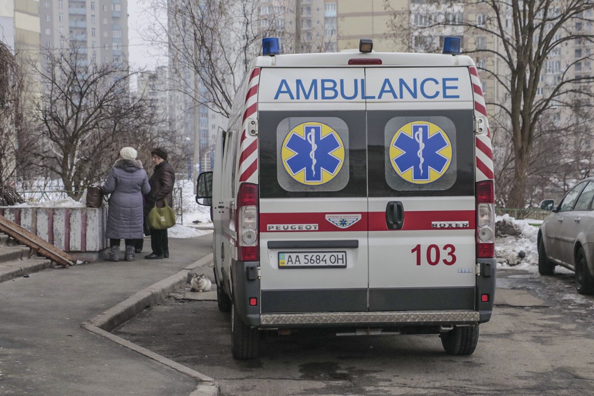 Раненого отвезли в больницу Раненого отвезли в больницу