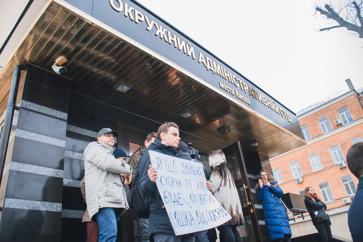 Активисты убеждены, что отставка Супрун выгодна властям Активисты убеждены, что отставка Супрун выгодна властям