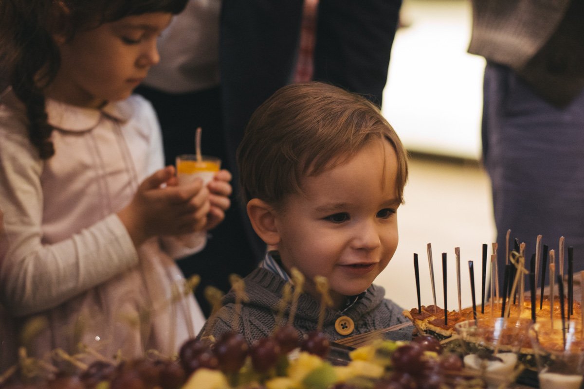 Организаторы устроили фуршет, который пришелся по душе как маленьким гостям, так и взрослым