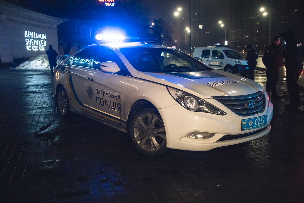 В ночь на 12 февраля в Киеве на бульваре Леси Украинки возле ресторана Benjamin's Sheinker началась стрельба