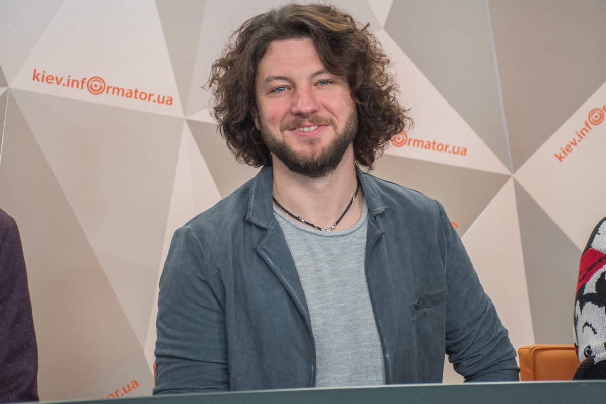 Дмитрий Тодорюк - солист группы AVIATOR Дмитрий Тодорюк - солист группы AVIATOR