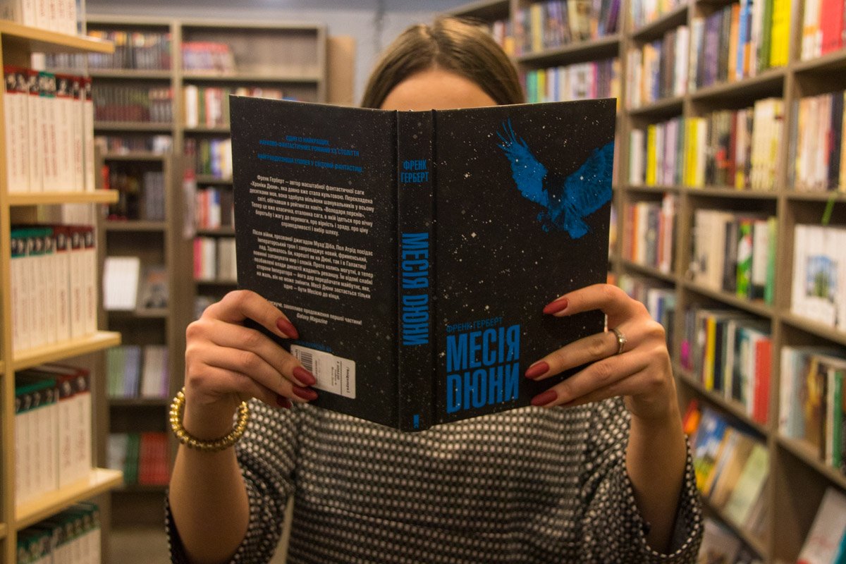 Книжная полка февраля: что интересного почитать из новинок 5