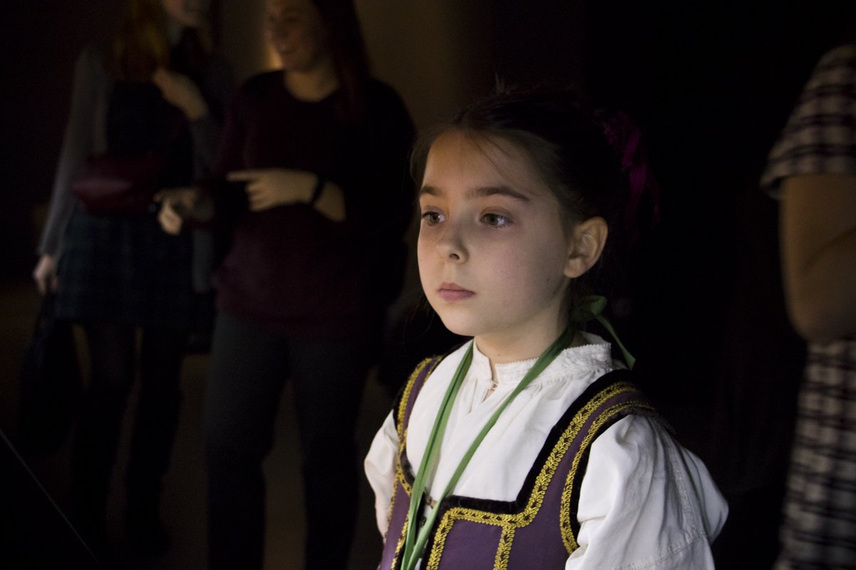 Чтобы люди смогли прикоснутся к атмосфере, на выставке можно будет поиграть с глиной и попробовать слепить свою лошадку Чтобы люди смогли прикоснутся к атмосфере, на выставке можно будет поиграть с глиной и попробовать слепить свою лошадку