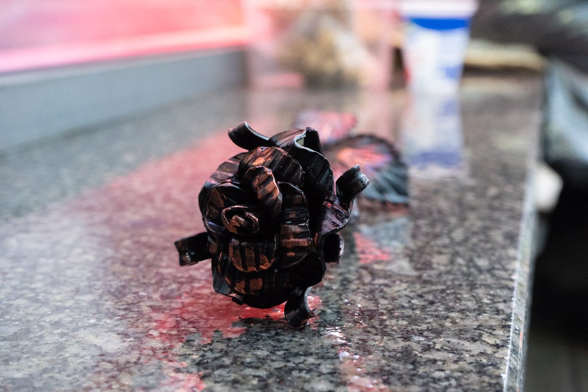 Цветок выковал 78-летний супруг Надежды