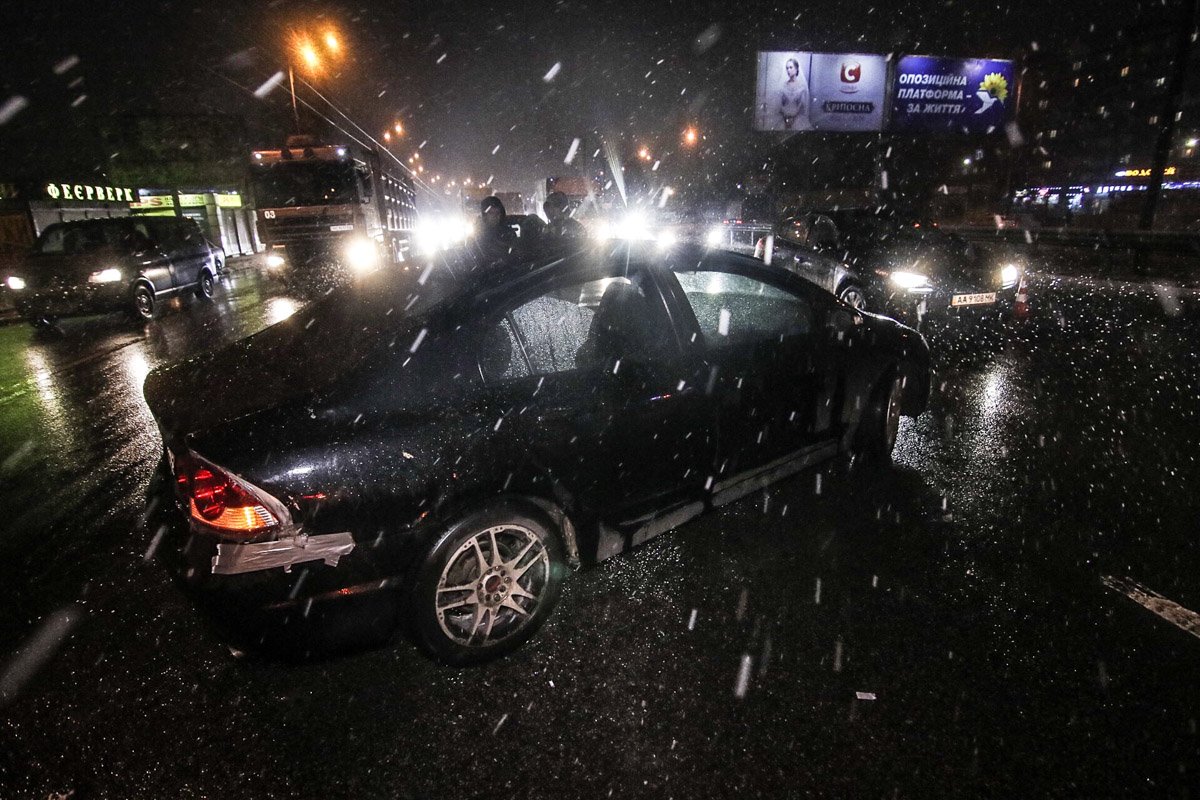 В салоне Nissan находился маленький ребенок В салоне Nissan находился маленький ребенок