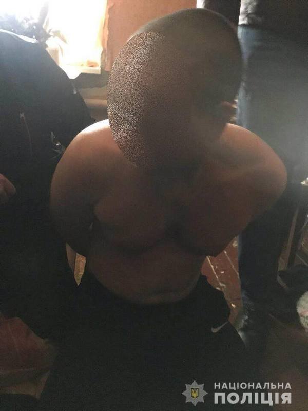 По словам свидетелей, раньше мужчина носил длинные волосы и бороду, которые состриг после убийства