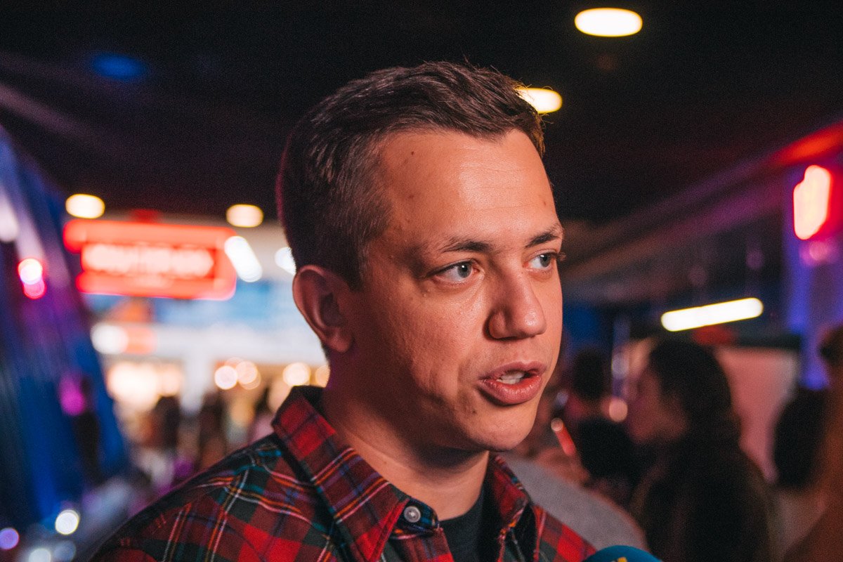 Главную роль в комедии исполнил скандально известный телеведущий Алексей Дурнев Главную роль в комедии исполнил скандально известный телеведущий Алексей Дурнев