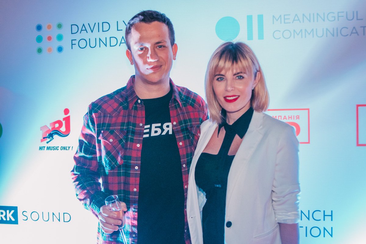 На допремьерный показ Алексей Дурнев пришел в своем знаменитом мерче На допремьерный показ Алексей Дурнев пришел в своем знаменитом мерче