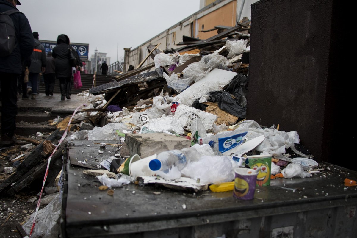Часть товара не успели забрать перед сносом