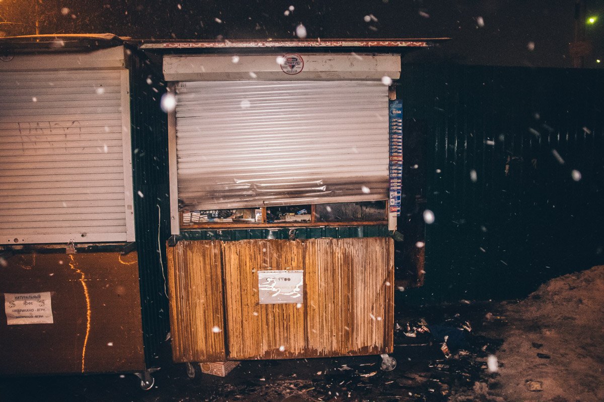 В Деснянском районе Киева сгорел сигаретный киоск