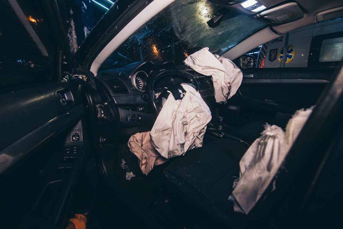 В результате аварии пострадал пассажир Mitsubishi В результате аварии пострадал пассажир Mitsubishi