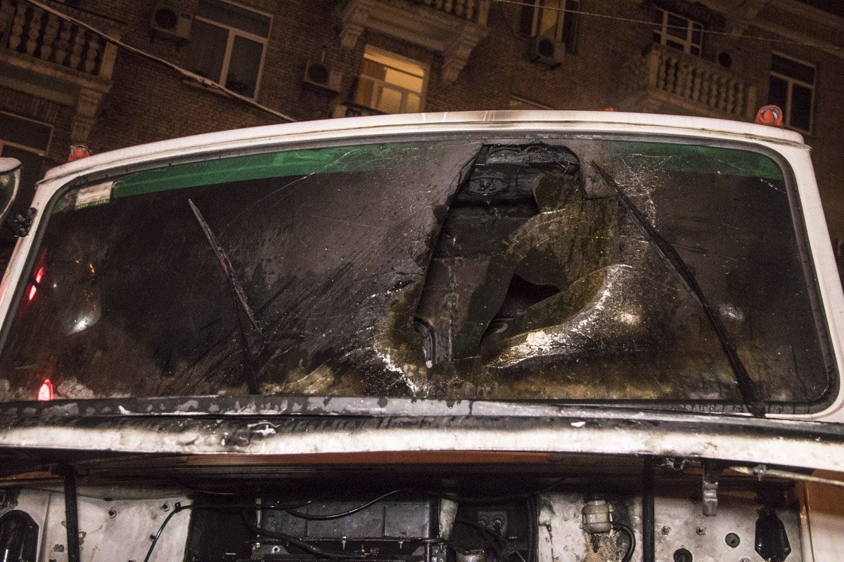 Прибывшим на место происшествия спасателям ГСЧС удалось ликвидировать пожар