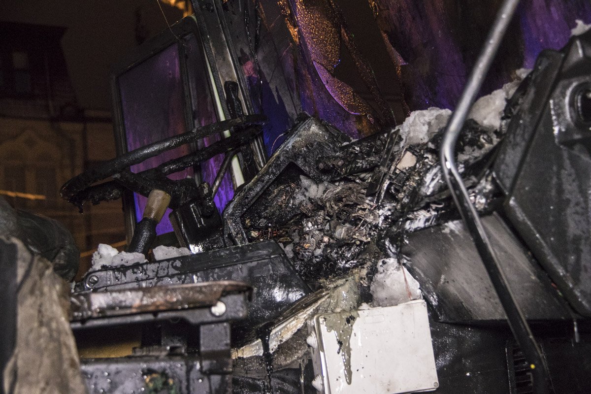 В момент пожара водитель с остальной бригадой коммунальных работников находился на улице